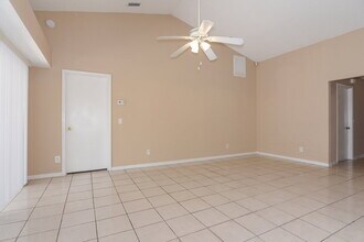 9755 Fox Hollow Rd in Tampa, FL - Building Photo - Building Photo