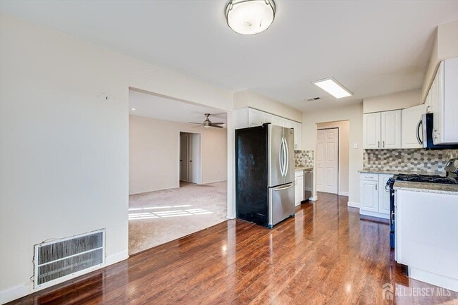 property at 1512 Green Hollow Dr