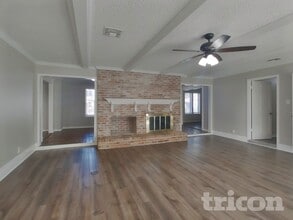 5523 Foresthaven Dr in Houston, TX - Building Photo - Building Photo