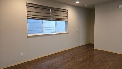 2480 Zeeden Way in Bremerton, WA - Foto de edificio - Building Photo