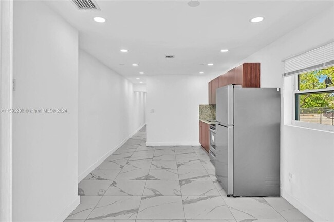 5424 Pembroke Rd-Unit -B in Hollywood, FL - Building Photo - Building Photo