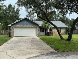 3872 Mariners Dr in Gulf Breeze, FL - Building Photo