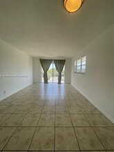 12290 NE 11th Ct in North Miami, FL - Foto de edificio - Building Photo