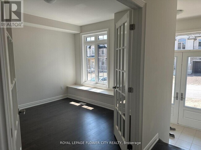 7 Ann McKee St in Caledon, ON - Building Photo - Building Photo