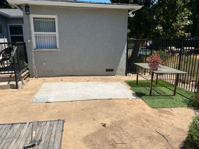 property at 5051 Whitsett Ave