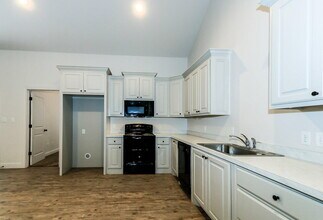 11104 Acme Ave in Lubbock, TX - Foto de edificio - Building Photo