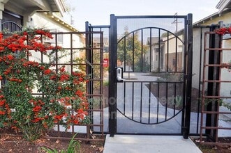 236 N Glenn Ave in Fresno, CA - Building Photo - Building Photo