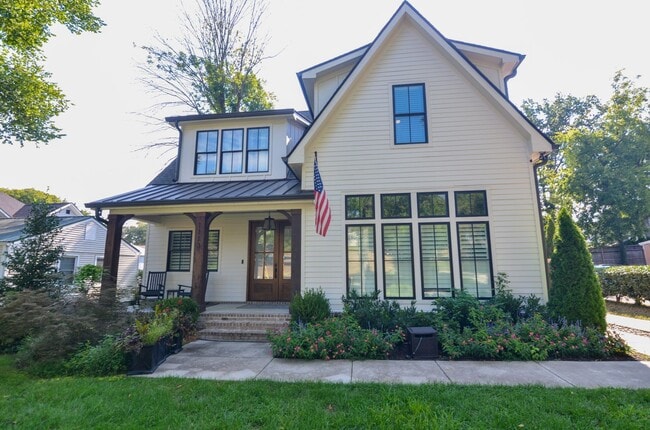 property at 1113 Parkview Dr