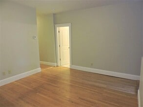 9 Beacon St, Unit 1 in Somerville, MA - Foto de edificio - Building Photo