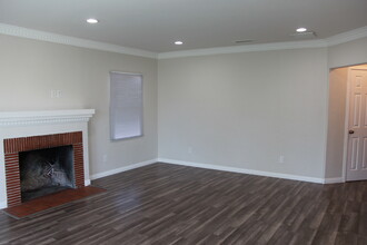 2334 S Garth Ave in Los Angeles, CA - Building Photo - Building Photo