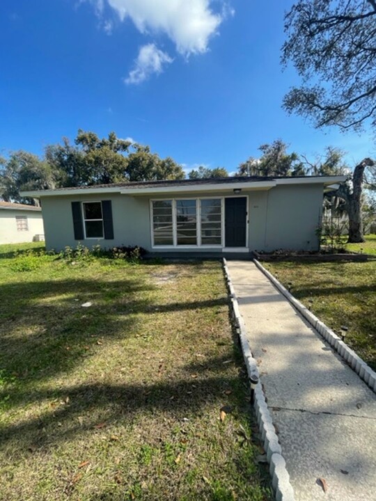 1271 Fountainhead Dr in Deltona, FL - Building Photo