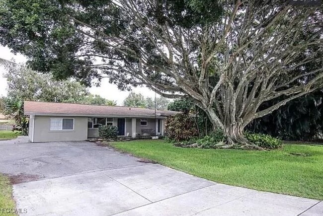 property at 1327 Sunbury Dr