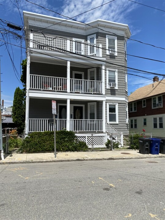 15 Farragut Ave, Unit 1 in Somerville, MA - Foto de edificio