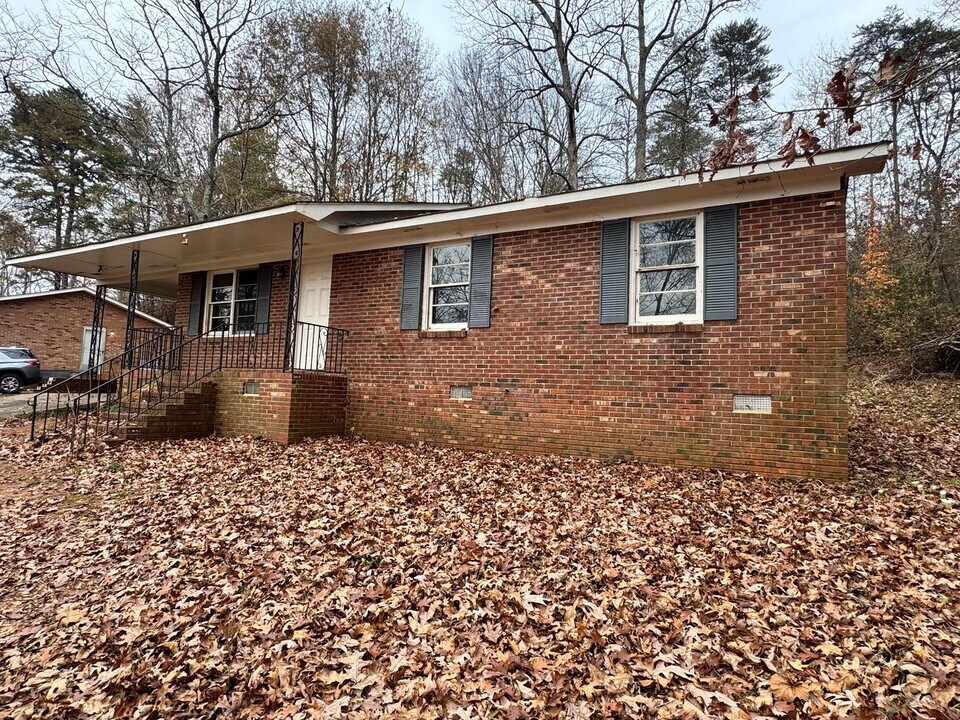 2116 Greenoak Dr in Shelby, NC - Building Photo