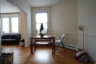 72 Gardner St, Unit C2 in Boston, MA - Foto de edificio - Building Photo