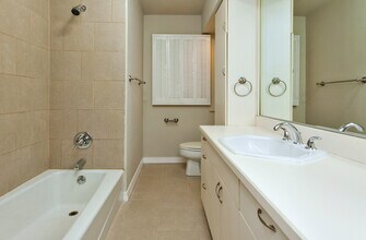11 E Fulton Dr in Des Moines, IA - Building Photo - Building Photo