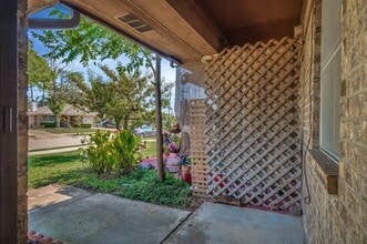 808 Windcrest Dr in Keller, TX - Foto de edificio - Building Photo