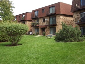 9717 Bianco Terrace, Unit E in Des Plaines, IL - Foto de edificio - Building Photo