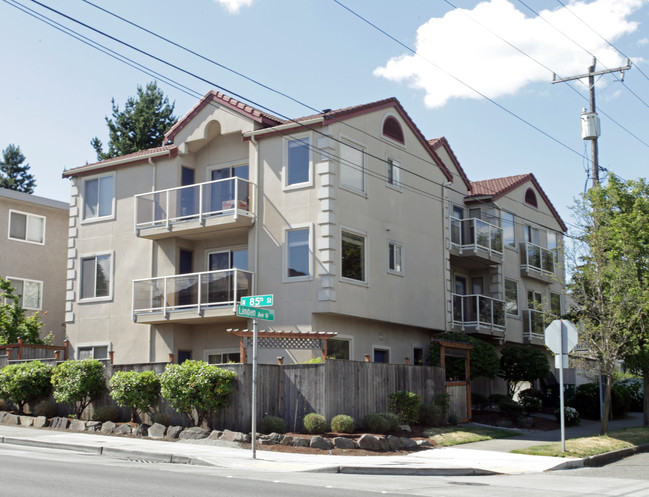 8507 Linden Ave in Seattle, WA - Foto de edificio - Building Photo