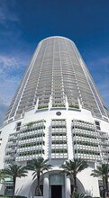 Opera Tower in Miami, FL - Foto de edificio - Building Photo