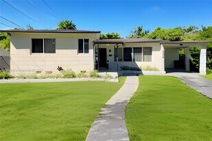 12520 NE 1st Ct in North Miami, FL - Building Photo