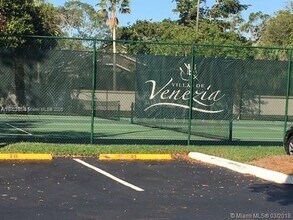 9919 Nob Hill Pl in Sunrise, FL - Building Photo - Building Photo
