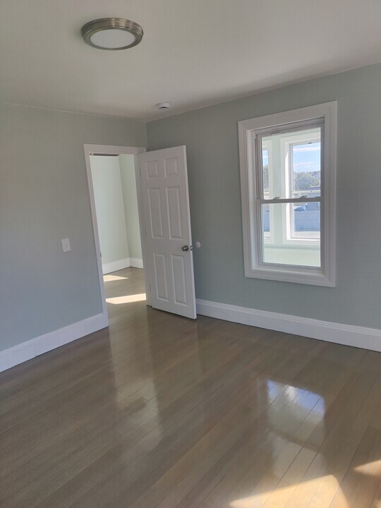 156 S Bend St, Unit 2 in Pawtucket, RI - Foto de edificio