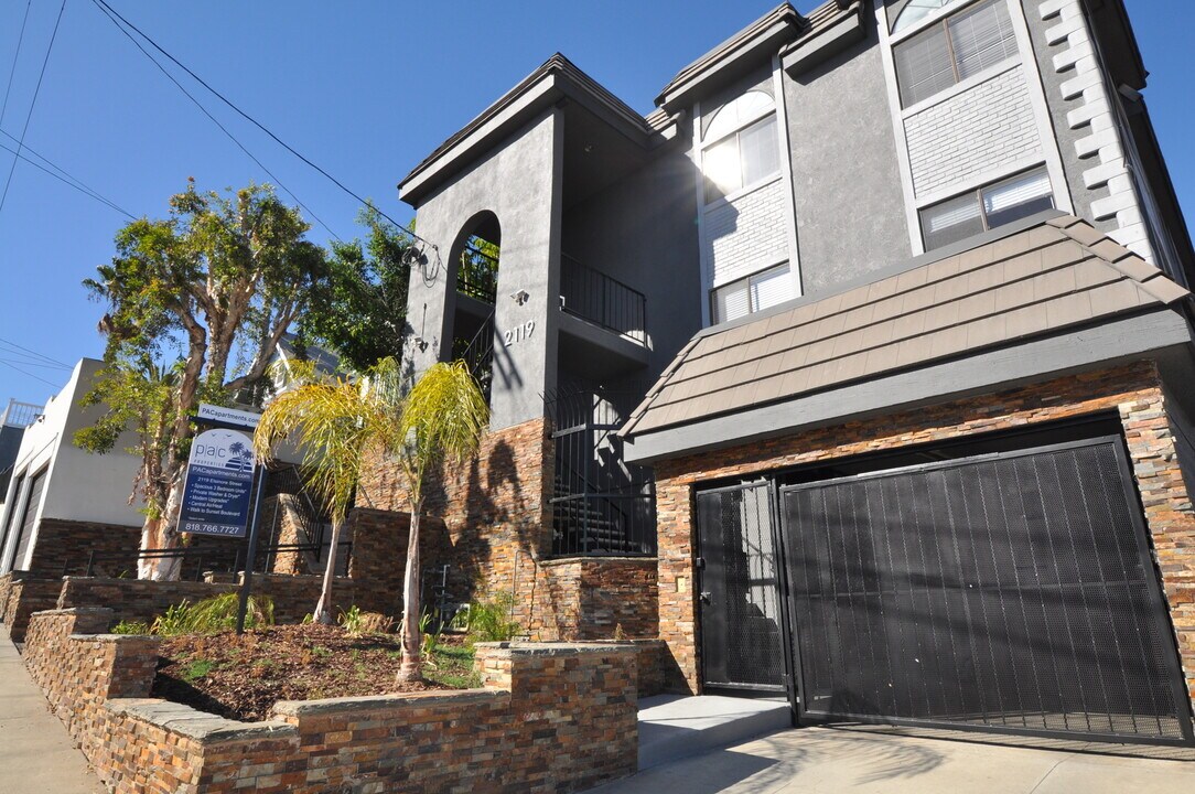 2119 Elsinore St in Los Angeles, CA - Foto de edificio