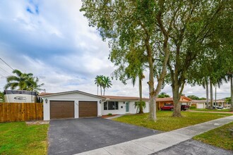 1380 SW 56th Ave in Plantation, FL - Building Photo - Building Photo