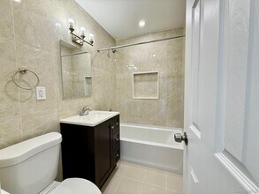 61-60 69th Ln in Queens, NY - Building Photo - Building Photo