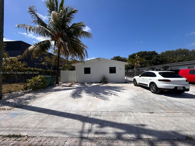property at 707 SW 10th St