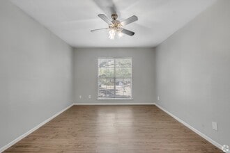 Cottonwood in Dallas, TX - Foto de edificio - Building Photo