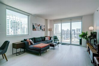 500 Brickell Ave, Unit 3807 in Miami, FL - Building Photo - Building Photo