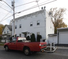 52 Pine St in Rensselaer, NY - Building Photo