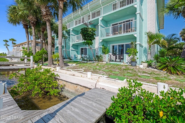 property at 3602 S Peninsula Dr