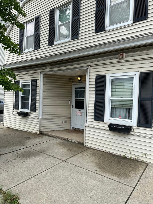 134 Boston St, Unit 1F in Salem, MA - Building Photo - Building Photo