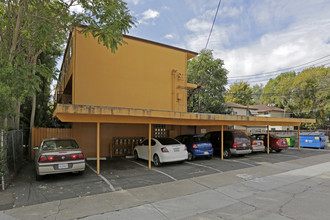 T Street Apartments in Sacramento, CA - Building Photo - Building Photo