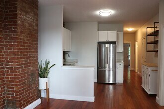 320 Warren St, Unit 320 Warren Street in Boston, MA - Building Photo - Building Photo
