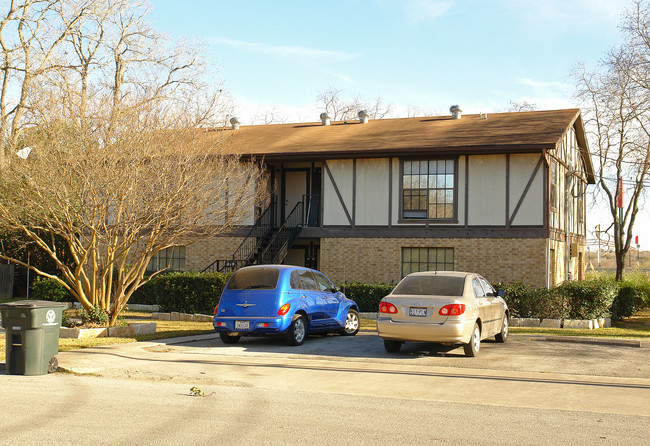 819 Perryman St in New Braunfels, TX - Building Photo - Building Photo