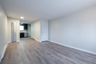 69 Ives Ct in Troy, NY - Foto de edificio - Building Photo