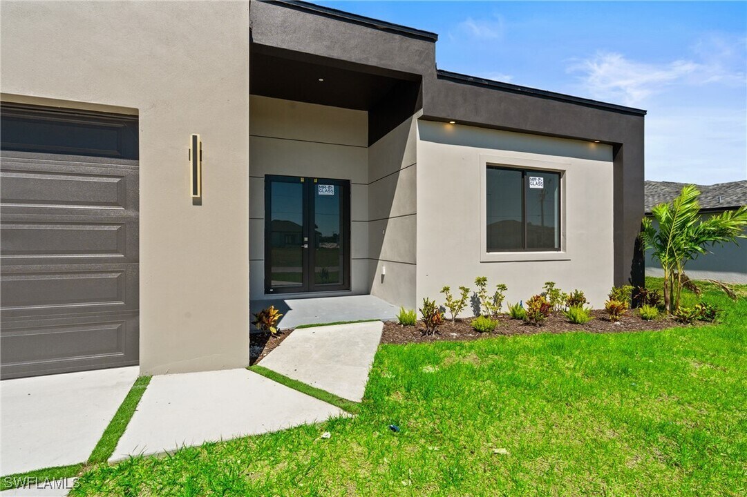 4105 NW 38th Terrace in Cape Coral, FL - Building Photo
