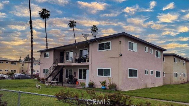 1724 Crofton Ln in Escondido, CA - Foto de edificio - Building Photo