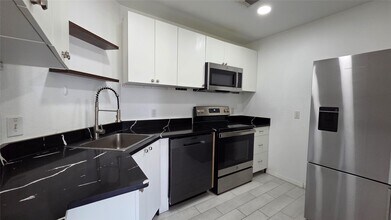 11806 E Galwan Cir in Houston, TX - Building Photo - Building Photo