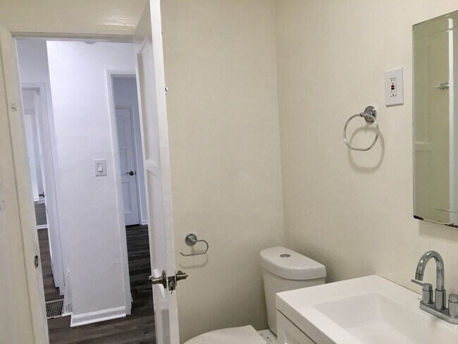 2814 1/2 S Sepulveda Blvd-Unit -2628 in Los Angeles, CA - Building Photo - Building Photo