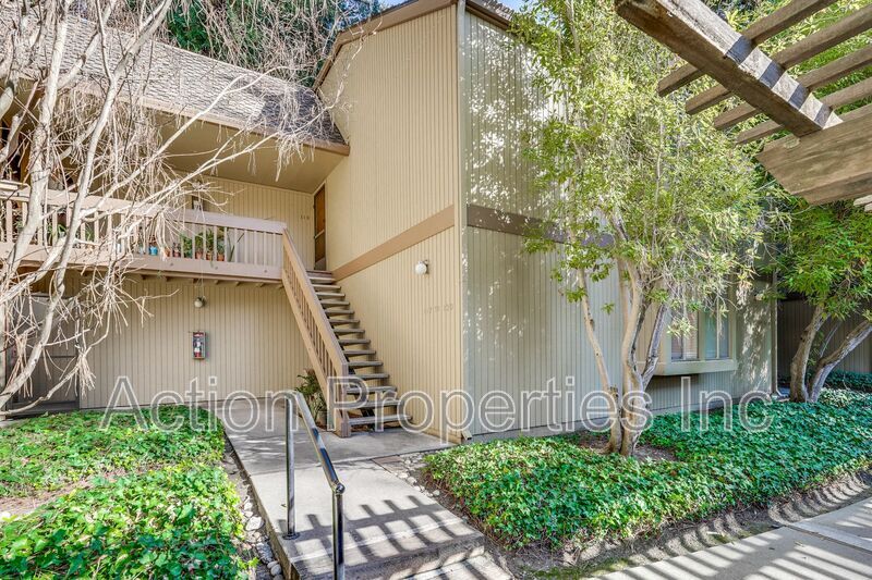 505 Cypress Point Dr in Mountain View, CA - Building Photo