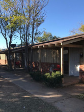 43rd Street Apartments in Lubbock, TX - Building Photo - Building Photo