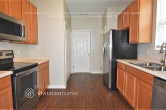 301 Cline Falls Dr in Holly Springs, NC - Building Photo - Building Photo