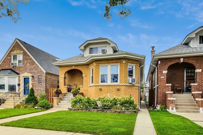 5322 W Wolfram St in Chicago, IL - Building Photo - Building Photo