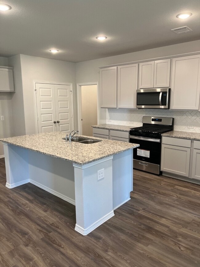 26010 Emory Holw Dr in Tomball, TX - Building Photo - Building Photo