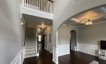 310 Savannah Dr in Senoia, GA - Foto de edificio - Building Photo